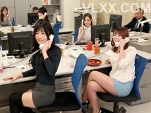 Say rượu, cô gái xinh đẹp nhầm anh hàng xóm là chồng mình