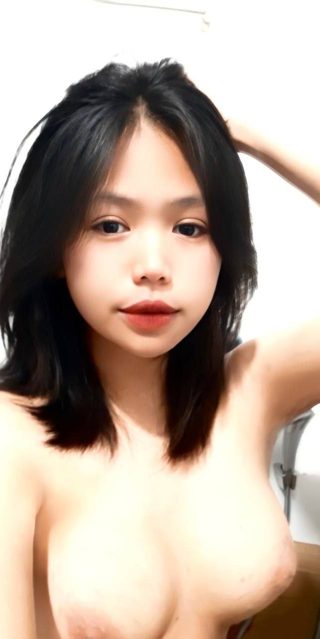 Chàng trai trẻ địt bà chủ lầu xanh lồn vẫn khít