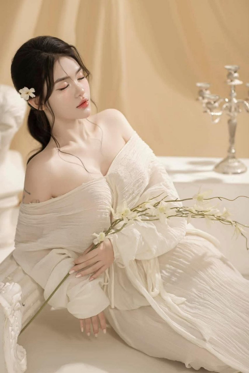 Vụng trộm cùng chị bồi bàn xinh đẹp
